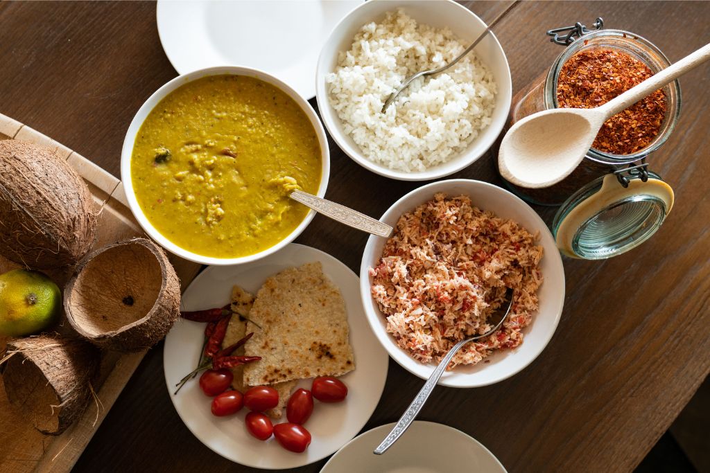 Traditional Sri Lankan meal with rice, lentil curry, coconut sambol, and accompaniments, ideal during the best months to visit Sri Lanka for authentic food experiences.