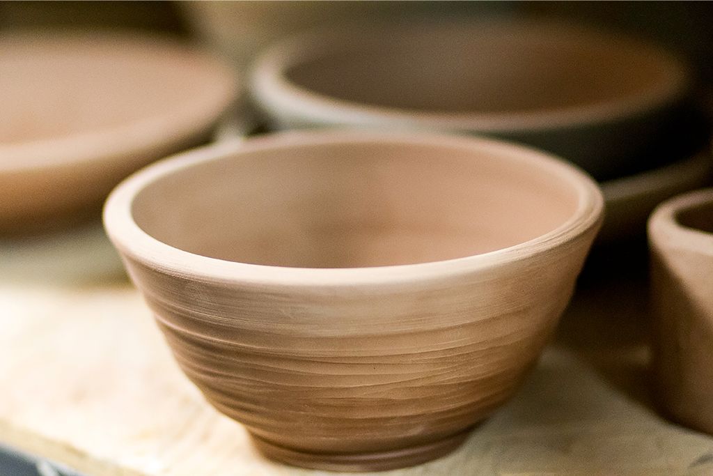 A simple, handcrafted clay bowl with a smooth finish, representing traditional Sri Lankan pottery. This item is an ideal Sri Lanka souvenir, reflecting the local craftsmanship and minimalist aesthetic.