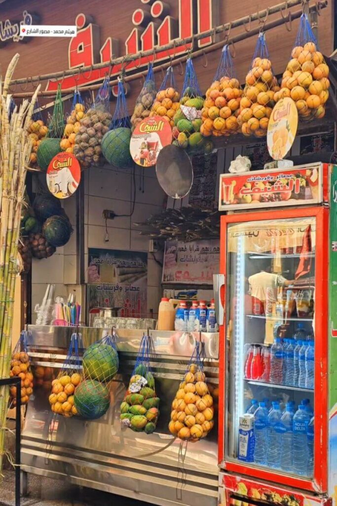 Fresh fruit and juice stand in Egypt — do you tip at local food stalls? Discover tipping guidelines in Cairo, Egypt, and learn what practical advice travelers need to know.